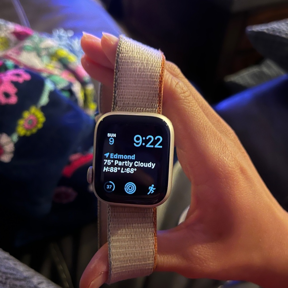 Silver Apple Watch Series 7